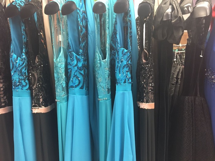 Tinsil “One” presenta la nuova collezione cerimonia 2018, con un’offerta capace di soddisfare tutti i gusti, tutte le taglie e tutte le età Tinsil “One” presenta la nuova collezione cerimonia 2018, con un’offerta capace di soddisfare tutti i gusti, tutte le taglie e tutte le età