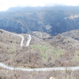 Blocco dei pullman per la frana di Carpe, botta e risposta tra Mattiauda e Isella
