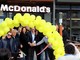 McDonald's apre ufficialmente i battenti anche a ponente: gli hamburger "made in USA" sbarcano ad Albenga McDonald's apre ufficialmente i battenti anche a ponente: gli hamburger "made in USA" sbarcano ad Albenga