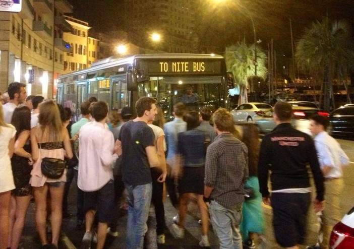 Savona, grande successo per il To_Nite Bus, muovi la Movida Savona, grande successo per il To_Nite Bus, muovi la Movida
