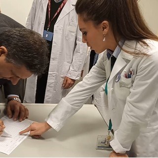 Tra 10 giorni in Liguria si arriverà all’80% di vaccinati: Toti “Primo passo verso l’immunità di massa” Tra 10 giorni in Liguria si arriverà all’80% di vaccinati: Toti “Primo passo verso l’immunità di massa”