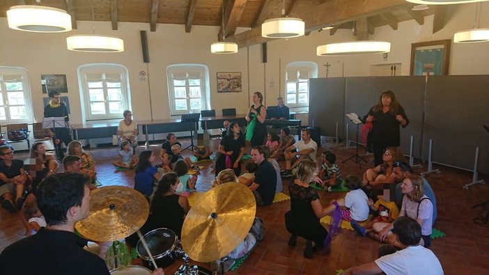 Andora, grande successo per "Tutti quanti voglion fare il Jazz"