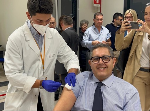 Covid, Toti: "Il 79% dei liguri ha completato il ciclo vaccinale" Covid, Toti: "Il 79% dei liguri ha completato il ciclo vaccinale"