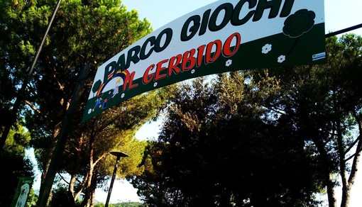 Una cerimonia a Villanova d'Albenga per dedicare a "Pitta" Della Valle il nuovo parco giochi inclusivo (FOTO e VIDEO)