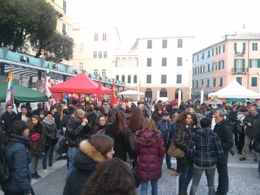 #svegliaitalia, Savona scende in piazza Sisto per le unioni civili #svegliaitalia, Savona scende in piazza Sisto per le unioni civili