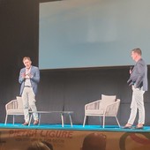 Moretti Off 2026, Ubaldo Pantani conquista Pietra Ligure tra racconti, imitazioni e ironia