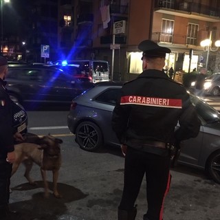 Carabinieri, controlli a tappeto tra Albenga, Borghetto e Loano: 5 arresti e 7 denunce. Sequestrati 3 kg di droga