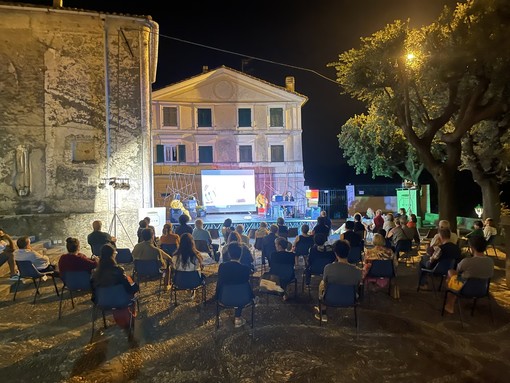 "Sfuso Diffuso" anima l'autunno di Calice e dintorni: ecco gli appuntamenti del mese di ottobre "Sfuso Diffuso" anima l'autunno di Calice e dintorni: ecco gli appuntamenti del mese di ottobre