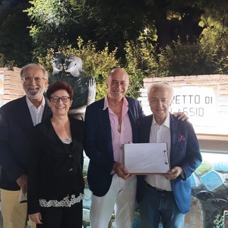 Sul Muretto di Alassio anche la piastrella firmata da Beppe Conti