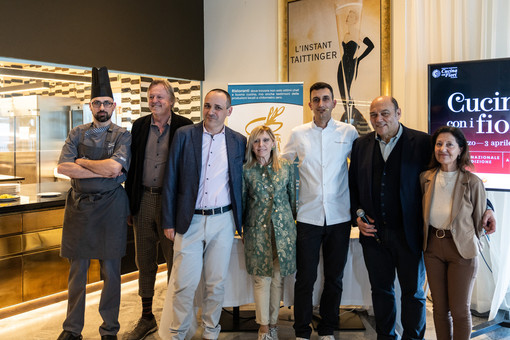 Alassio, tutti pazzi per i fiori eduli: numeri da record (Galleria Fotografica)