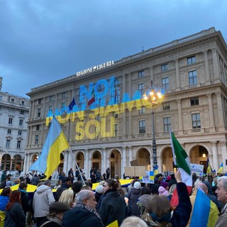 Sul maxischermo della Regione i ringraziamenti della comunità ucraina a Genova e alla Liguria