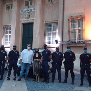Associazione delle Polizie Locali “Riviera di Ponente”, il cane antidroga Lupo promosso commissario