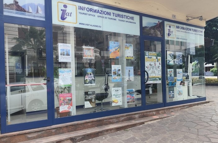 Alassio, concorsi per giardiniere e addetti front office