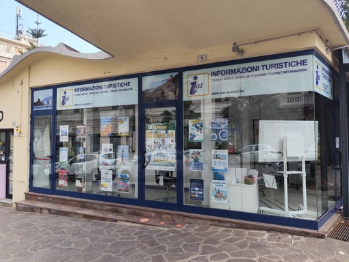 Alassio, potenziato l’ufficio Iat per offrire tutto l’anno un servizio fondamentale ai turisti Alassio, potenziato l’ufficio Iat per offrire tutto l’anno un servizio fondamentale ai turisti
