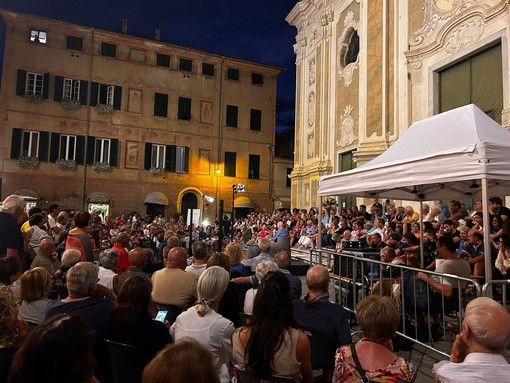 Finale Ligure, un weekend tra giornalismo, storia e cultura: primi tre appuntamenti letterari con la rassegna “Un Libro per l’Estate”