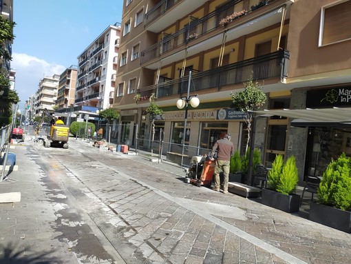 Andora, nuova pavimentazione in via Doria con interventi virtuosi di riuso Andora, nuova pavimentazione in via Doria con interventi virtuosi di riuso