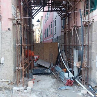 Voltino di via Aicardi a Celle, una commerciante scrive a Toti per chiedere la riapertura. Lo staff: "Stiamo avviando i lavori per la sistemazione"