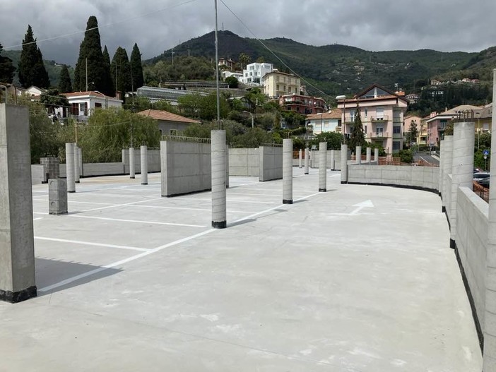 Alassio, domani (29 aprile) apre il terzo livello del parcheggio di via Pera Alassio, domani (29 aprile) apre il terzo livello del parcheggio di via Pera