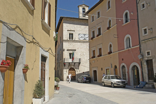 Un'immagine di Visso prima del terremoto (fonte Wikipedia) Un'immagine di Visso prima del terremoto (fonte Wikipedia)