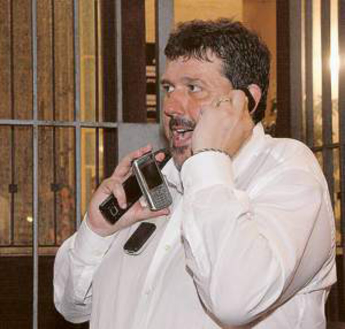 Angelone non si tiene: "D'Alema, vergogna" Angelone non si tiene: "D'Alema, vergogna"