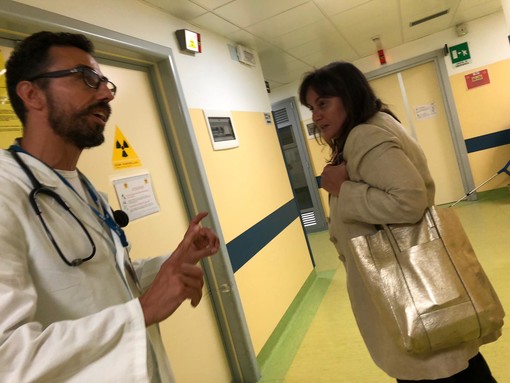 Pronto soccorso del Santa Corona, super lavoro per gli accessi estivi: visita dell'assessore Viale e del consigliere Ardenti (FOTO) Pronto soccorso del Santa Corona, super lavoro per gli accessi estivi: visita dell'assessore Viale e del consigliere Ardenti (FOTO)