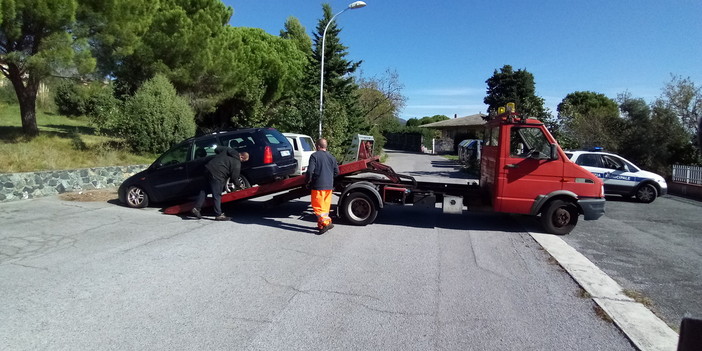 Varazze, revisioni mancanti e auto abbandonate: 27mila euro di sanzioni dalla Polizia Locale