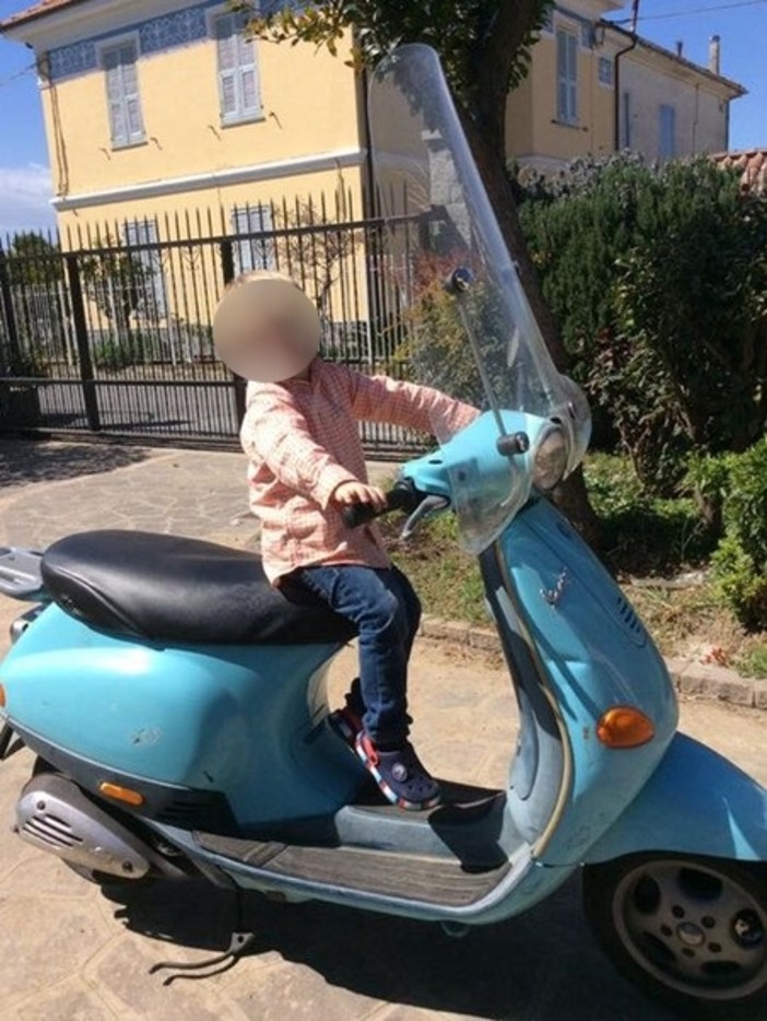 Albenga, rubata la Vespa di Mary: "Aiutatemi a trovarla"