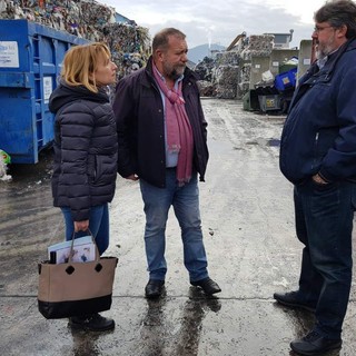 Vaccarezza (Regione) e Isella (Provincia) in visita alla FG Riciclaggi di Cairo