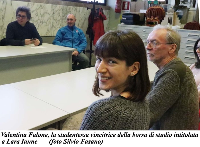Albenga: la borsa di studio in memoria di Lara Ianne consegnata a Valentina Falone Albenga: la borsa di studio in memoria di Lara Ianne consegnata a Valentina Falone
