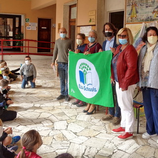 Consegnata la bandiera verde alla Scuola Primaria &quot;Giuseppe Massone&quot; di Varazze