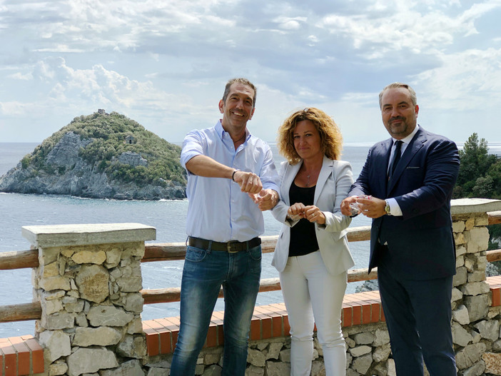 Nelle scuole di Vado e Bergeggi borracce "plastic free" in alluminio in dono a tutti gli alunni Nelle scuole di Vado e Bergeggi borracce "plastic free" in alluminio in dono a tutti gli alunni