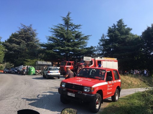Varazze, tornano a bruciare i boschi in località Campomarzio: intervento dei vigili del fuoco