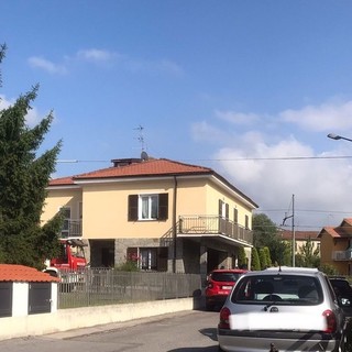 Villetta in fiamme a Cairo: ritrovate bottiglie con liquido infiammabile, denunciato un 40enne