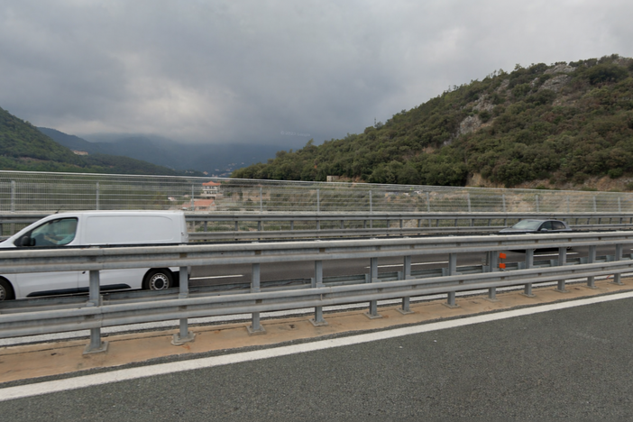 19enne si lancia dal viadotto autostradale, commozione e sgomento all'Istituto Falcone: "La scuola attiverà momenti di ascolto e di supporto" 19enne si lancia dal viadotto autostradale, commozione e sgomento all'Istituto Falcone: "La scuola attiverà momenti di ascolto e di supporto"