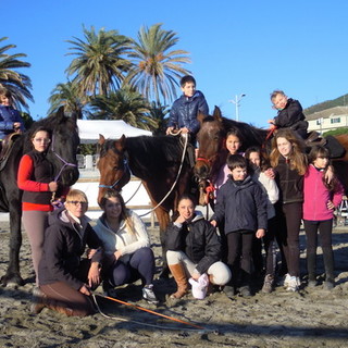 Varazze, continuano i weekend con il “battesimo della sella” in riva al mare