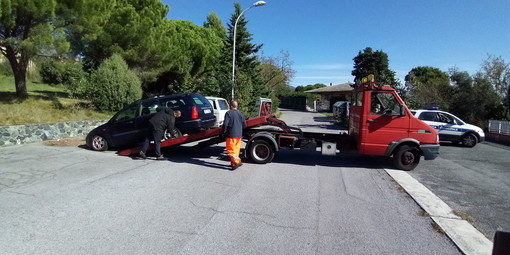 Varazze, revisioni mancanti e auto abbandonate: 27mila euro di sanzioni dalla Polizia Locale