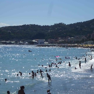 "Le donne sono nullità, neanche l'ultima ruota del carro... Così mi ha umiliata un cameriere". Lettera di una turista biellese a Varazze