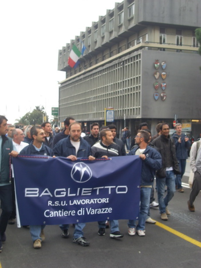 Cantieri Baglietto: i dipendenti avviano raccolta firme a sostegno vertenza Cantieri Baglietto: i dipendenti avviano raccolta firme a sostegno vertenza
