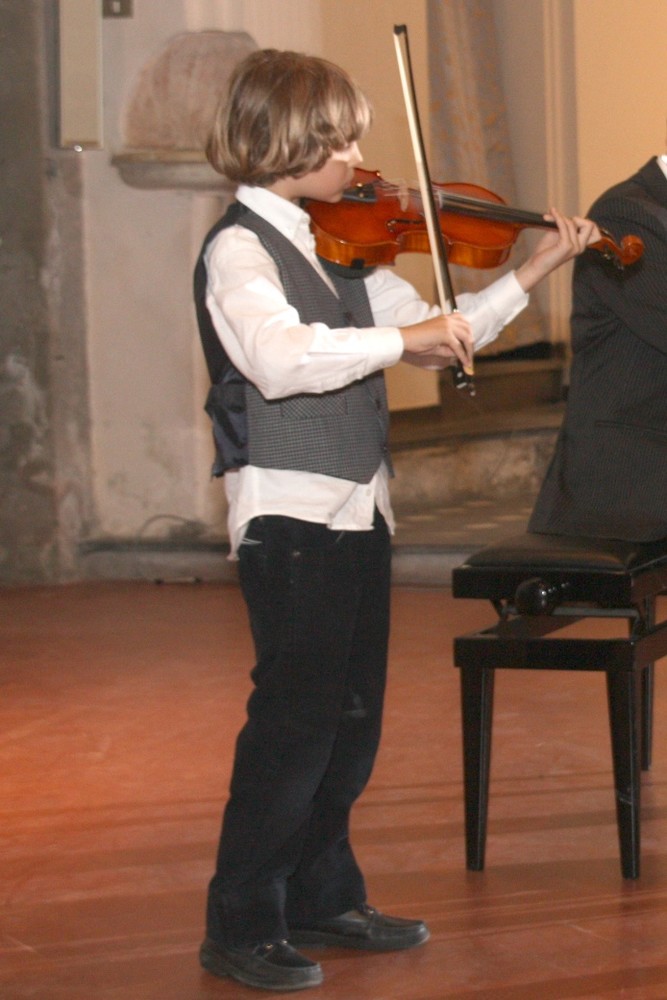290 cantanti in erba invadono Albenga con il concorso musicale "Renzo Rossi" 290 cantanti in erba invadono Albenga con il concorso musicale "Renzo Rossi"