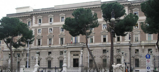 Il Viminale ai Prefetti: "Controlli antiassembramento più serrati"