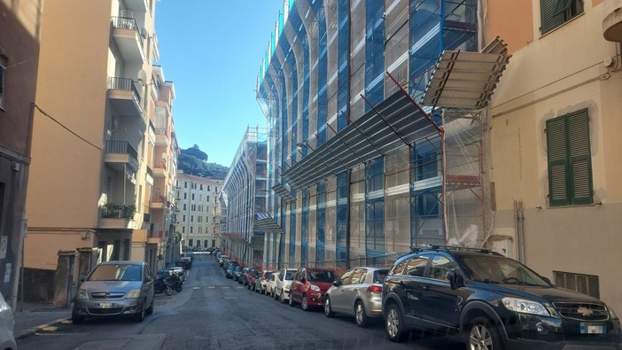 Savona, forte odore in via Istria: allarme inquinamento, intervengono i Vigili del fuoco Savona, forte odore in via Istria: allarme inquinamento, intervengono i Vigili del fuoco