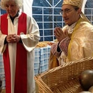 Visita del Vescovo Guglielmo Borghetti alla Parrocchia di Moltedo, benedetto anche il campo da bocce
