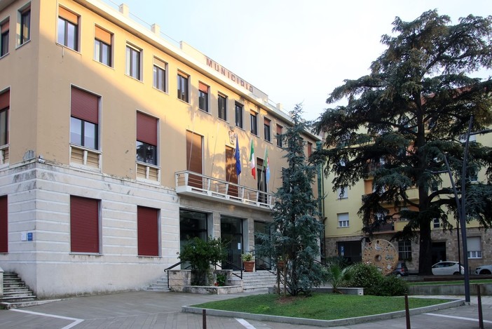 "Topi negli uffici comunali di Vado Ligure": la denuncia della ODV Tutela Legale Lavoratori "Topi negli uffici comunali di Vado Ligure": la denuncia della ODV Tutela Legale Lavoratori