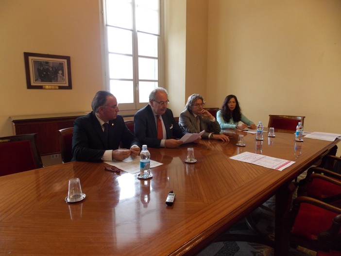 Da sinistra Michele Alessandria (d.g. ONAV), Luciano Pasquale (pres. Unioncamere Liguria), Elio Ferraris (pres. Circolo degli Inquieti)