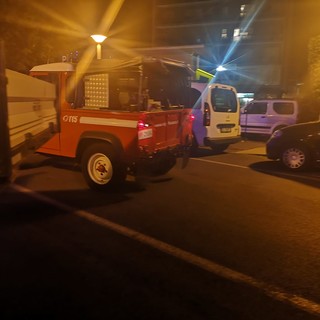 Principio di incendio in un'autovettura prontamente sedato dai Vigili del Fuoco a Finale Ligure
