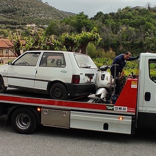 Toirano, prosegue la rimozione dei veicoli abbandonati: nell'anno in corso già 15 mezzi individuati
