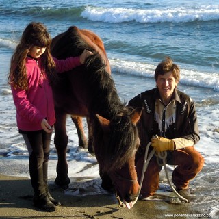 Varazze: a cavallo sulla spiaggia