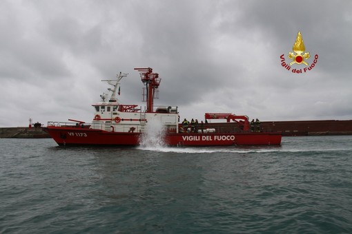 Vigili del fuoco, concluso il "Corso Basico di Formazione per aspiranti Specialisti Nautici" (FOTO e VIDEO)