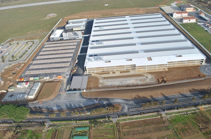 Piaggio Aerospace Baykar, voci di dimissioni per l’ad. I sindacati chiedono l’incontro al Mimit: "Chiarire le prospettive dell’azienda" Piaggio Aerospace Baykar, voci di dimissioni per l’ad. I sindacati chiedono l’incontro al Mimit: "Chiarire le prospettive dell’azienda"