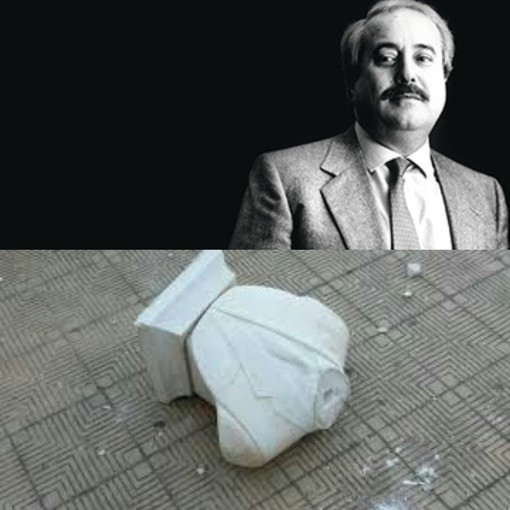 Palermo, decapitata statua dedicata a Falcone. Vaccarezza: "Disonore crescere figli che non sanno cosa sia il vivere civile"